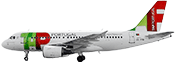 Seitenansicht eines Airbus A319-100 am Boden. Das Flugzeug ist weiß und trägt das Logo von TAP Air Portugal an der Spitze und am Heck. Über den hinteren Fenstern ist der Link flytap.com zu lesen.